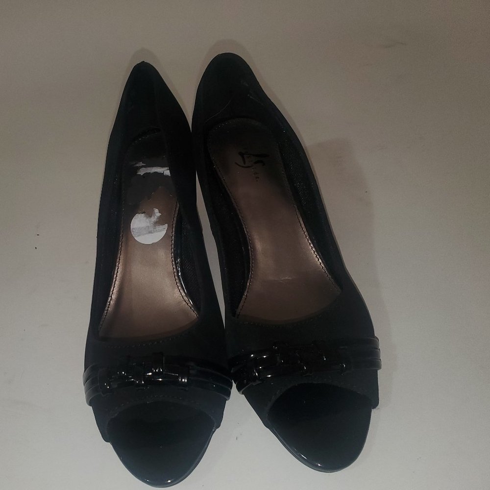 Black comfortable heels